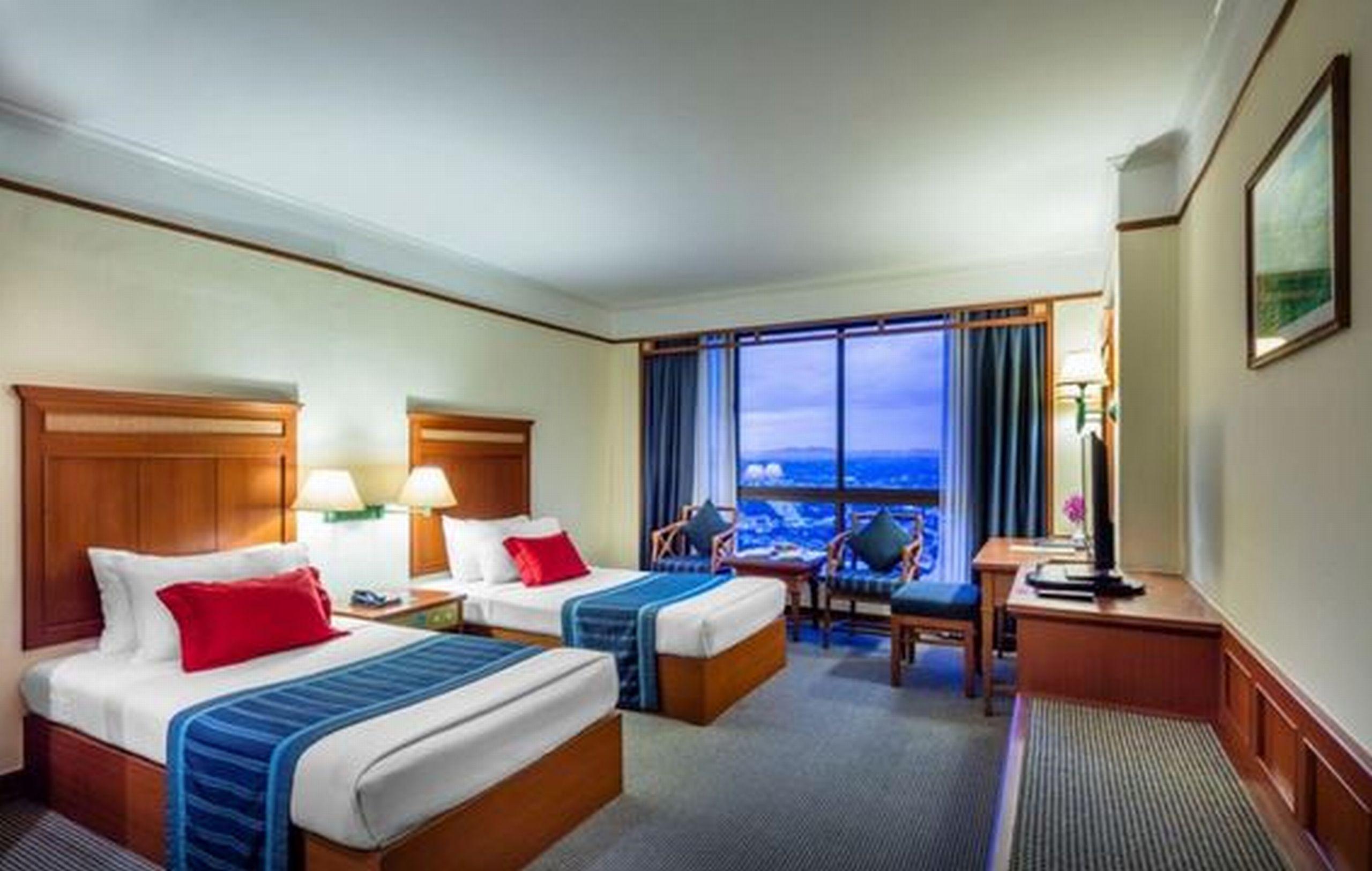 Cholchan Pattaya Beach Resort - Sha Extra Plus Exterior photo Deluxe Room