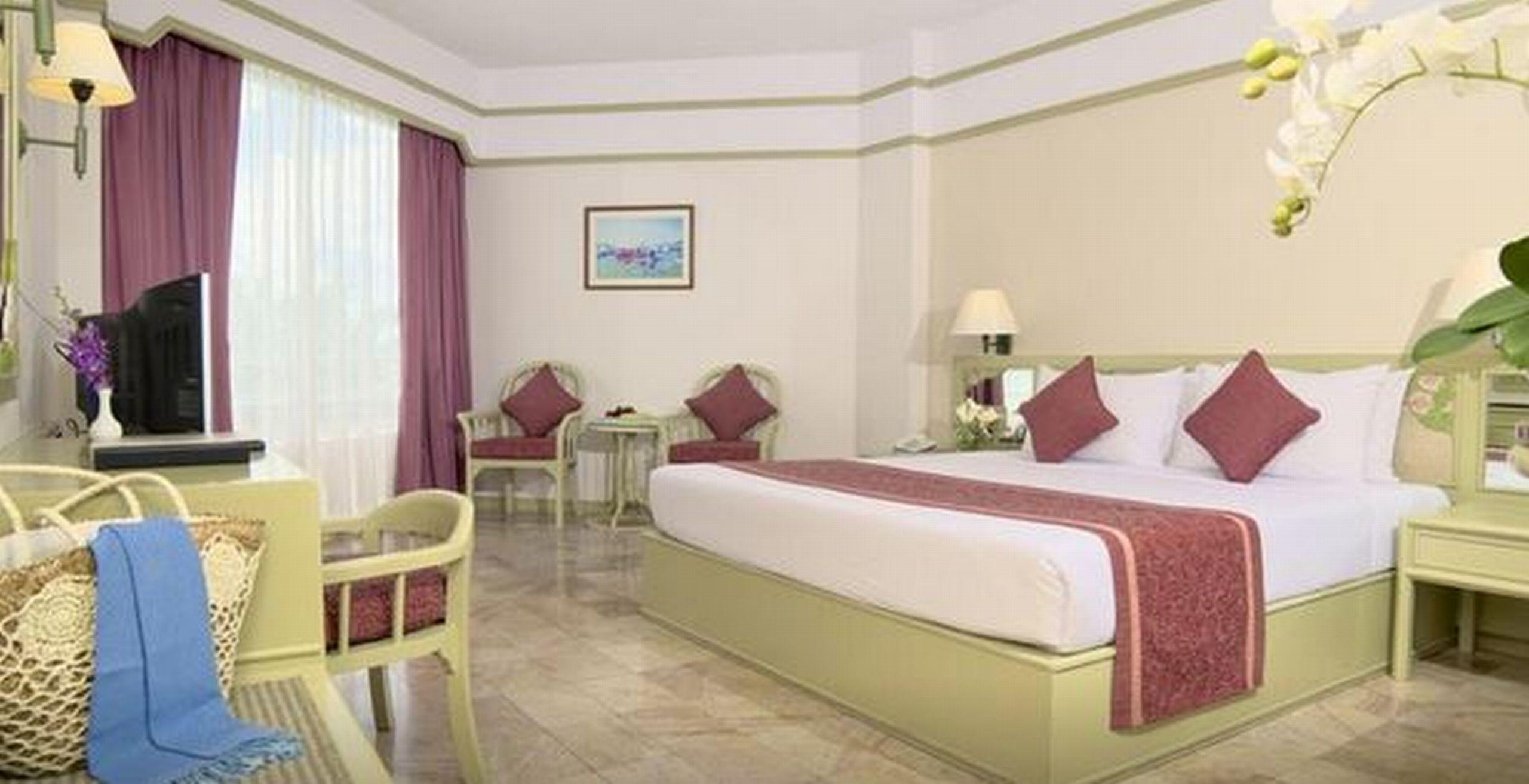 Cholchan Pattaya Beach Resort - Sha Extra Plus Exterior photo A room at the hotel