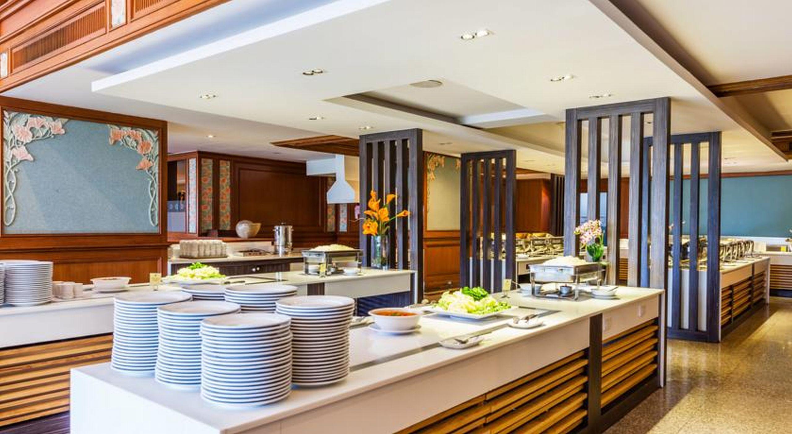 Cholchan Pattaya Beach Resort - Sha Extra Plus Exterior photo The buffet at the hotel
