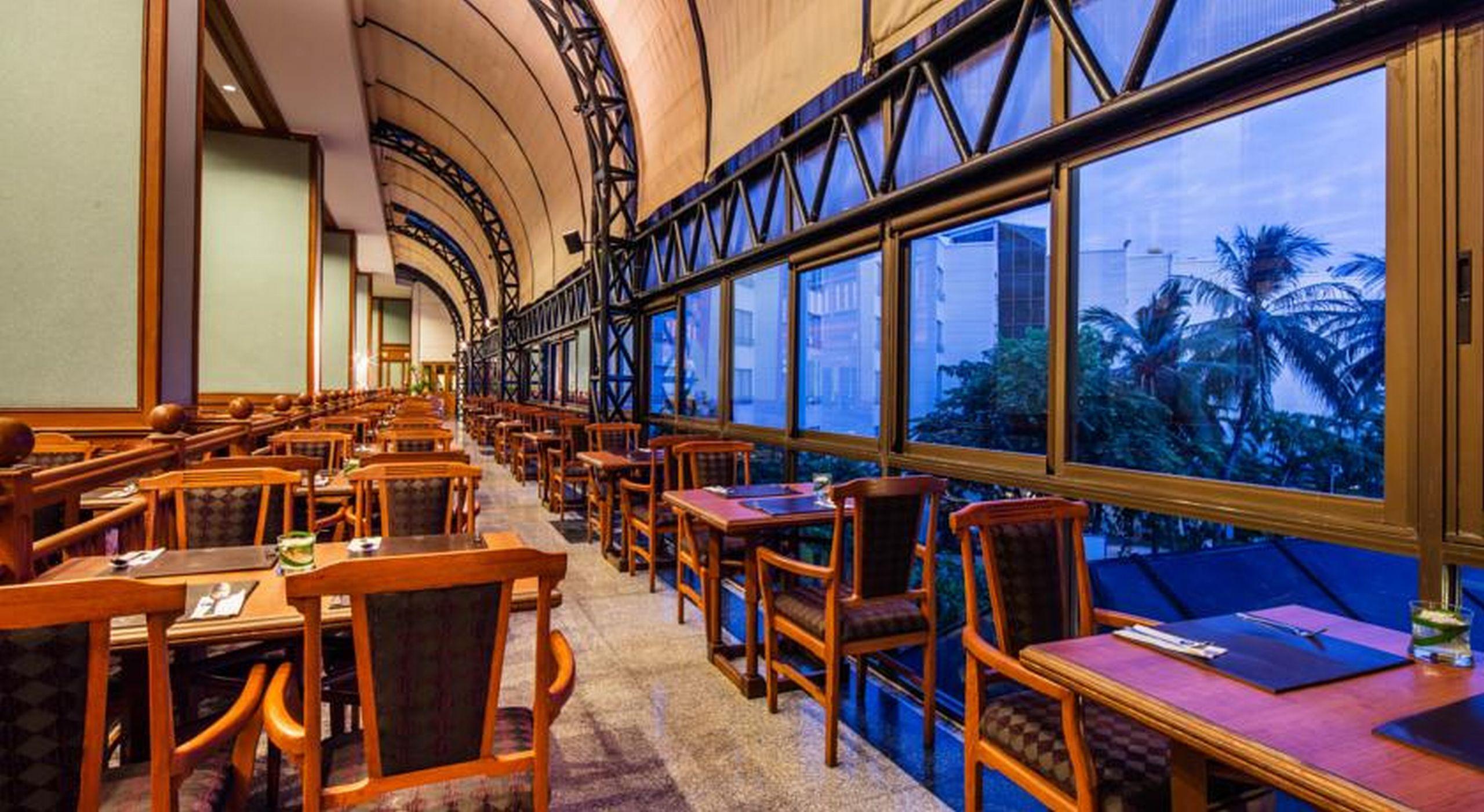 Cholchan Pattaya Beach Resort - Sha Extra Plus Exterior photo The interior of the restaurant
