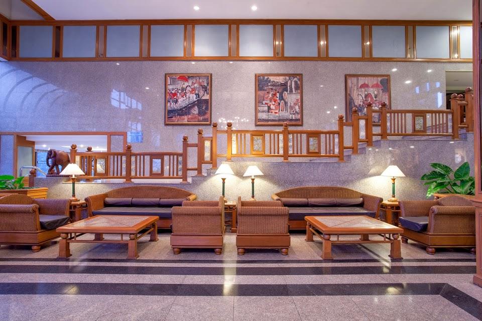 Cholchan Pattaya Beach Resort - Sha Extra Plus Exterior photo Lobby