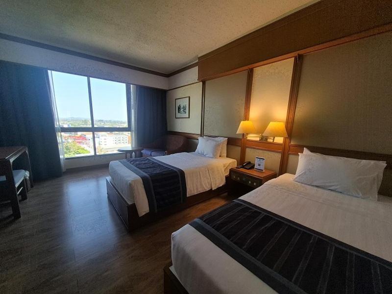 Cholchan Pattaya Beach Resort - Sha Extra Plus Exterior photo