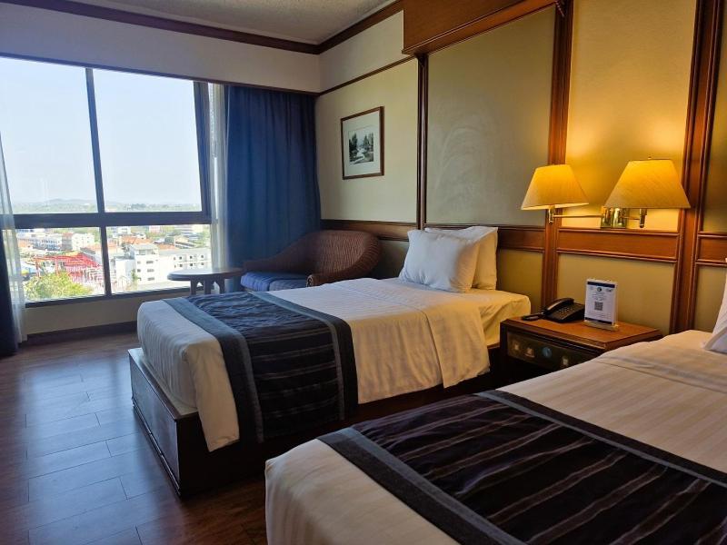 Cholchan Pattaya Beach Resort - Sha Extra Plus Exterior photo