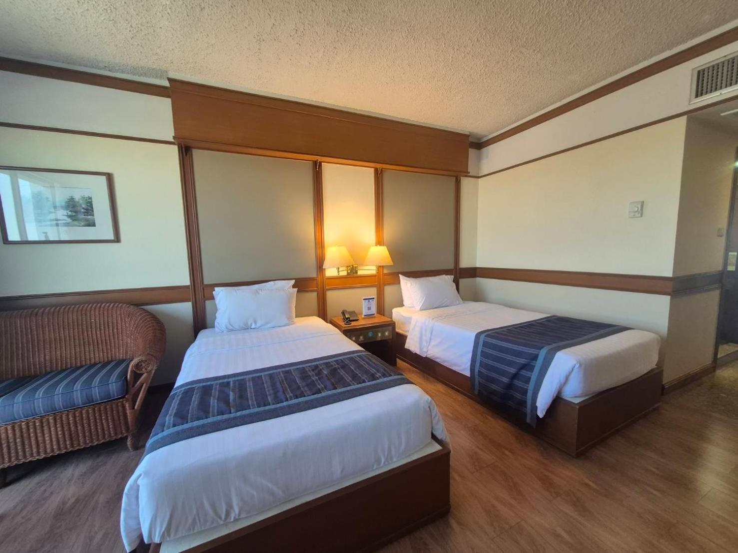 Cholchan Pattaya Beach Resort - Sha Extra Plus Exterior photo