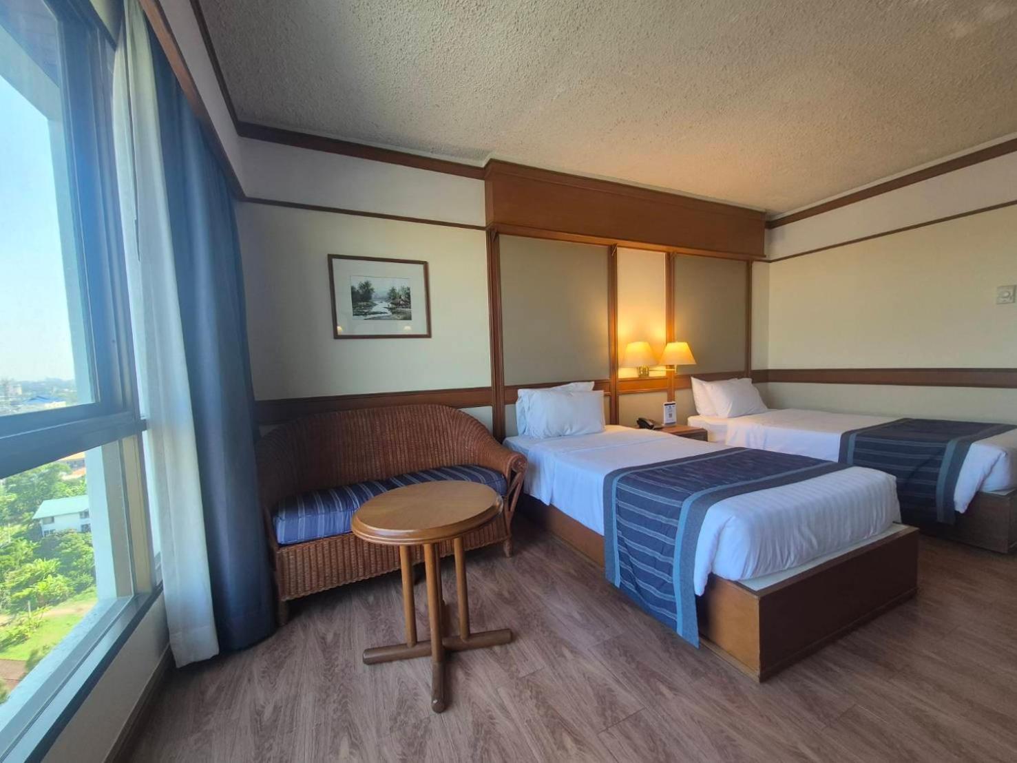 Cholchan Pattaya Beach Resort - Sha Extra Plus Exterior photo