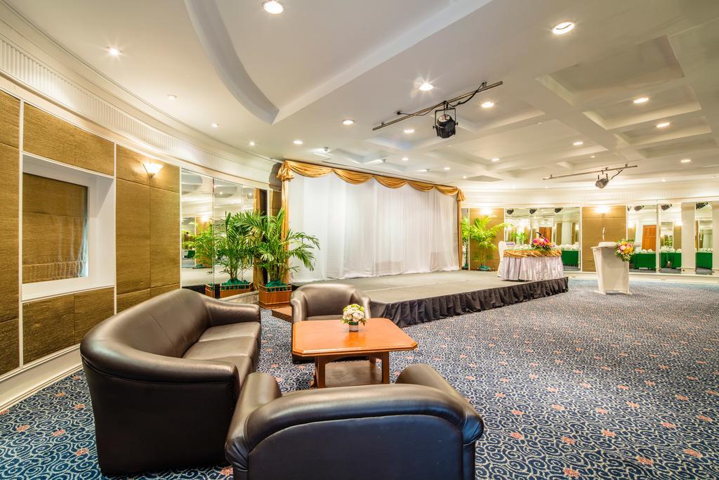 Cholchan Pattaya Beach Resort - Sha Extra Plus Exterior photo The ballroom