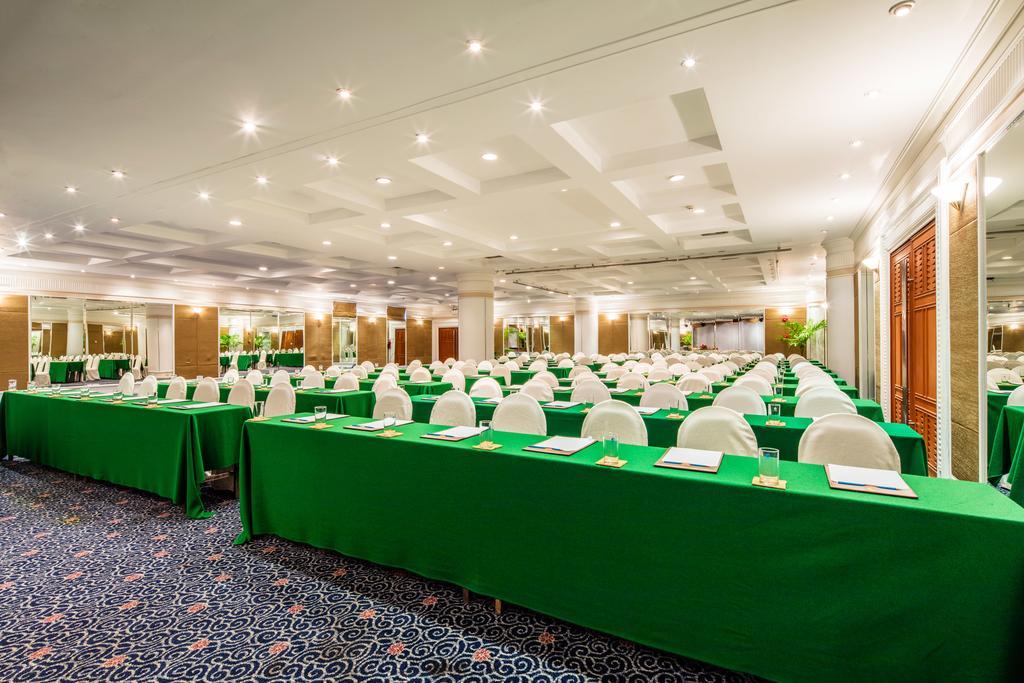 Cholchan Pattaya Beach Resort - Sha Extra Plus Exterior photo Meeting room
