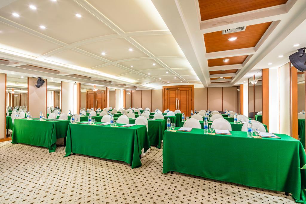 Cholchan Pattaya Beach Resort - Sha Extra Plus Exterior photo Meeting room
