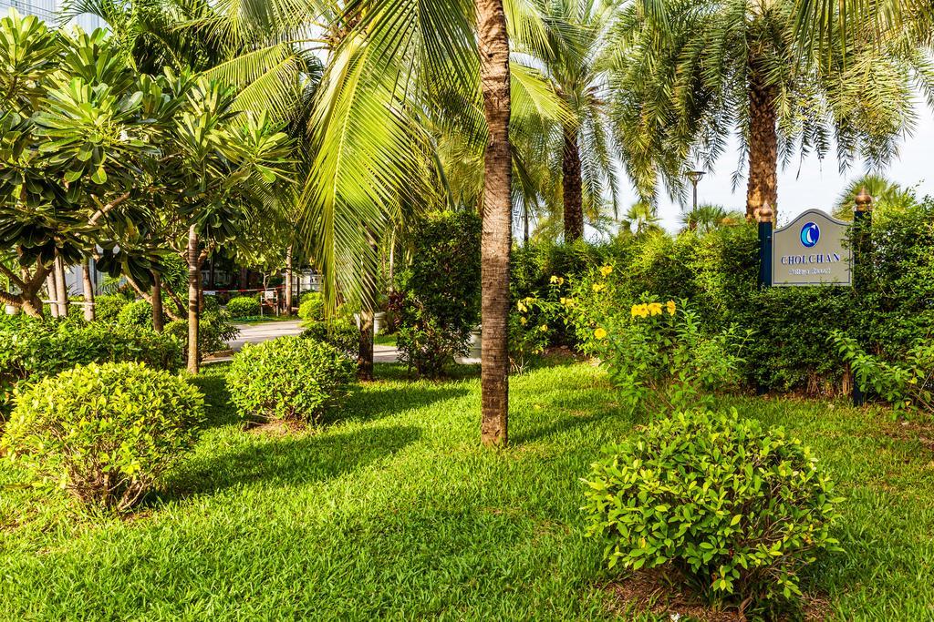 Cholchan Pattaya Beach Resort - Sha Extra Plus Exterior photo View of the campus