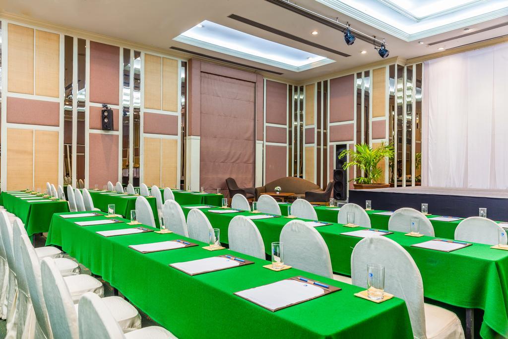 Cholchan Pattaya Beach Resort - Sha Extra Plus Exterior photo Meeting room