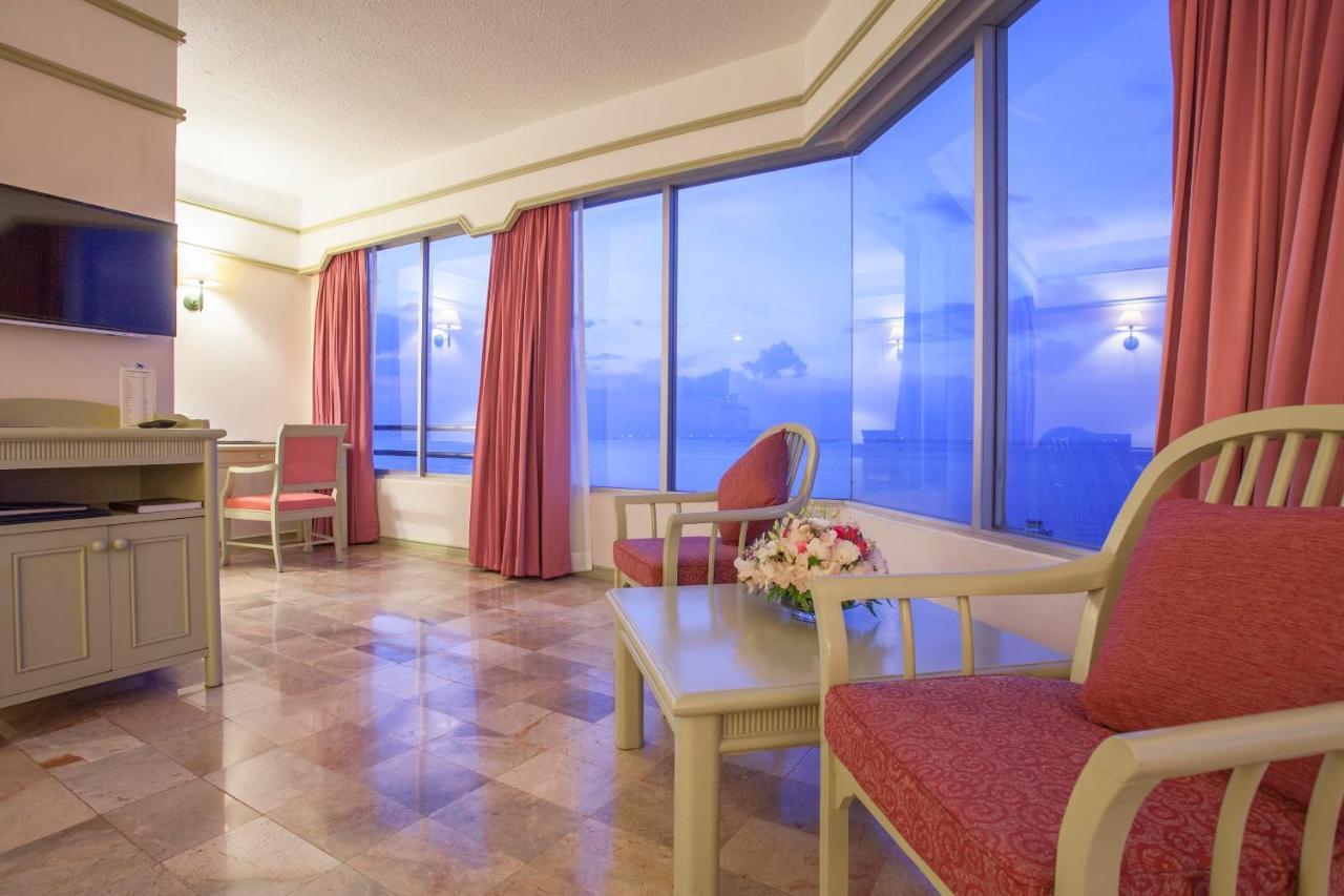 Cholchan Pattaya Beach Resort - Sha Extra Plus Exterior photo A suite at the Grand Hotel