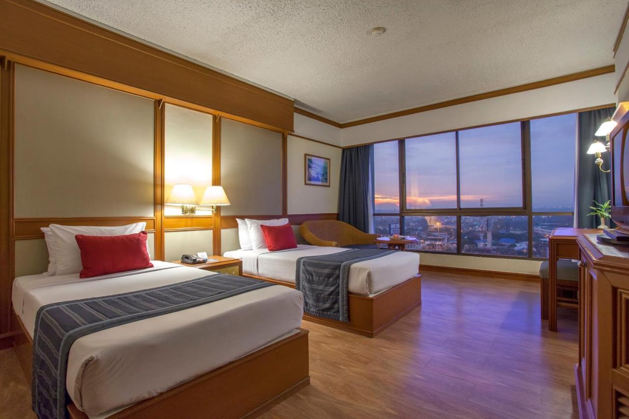 Cholchan Pattaya Beach Resort - Sha Extra Plus Exterior photo Deluxe Room