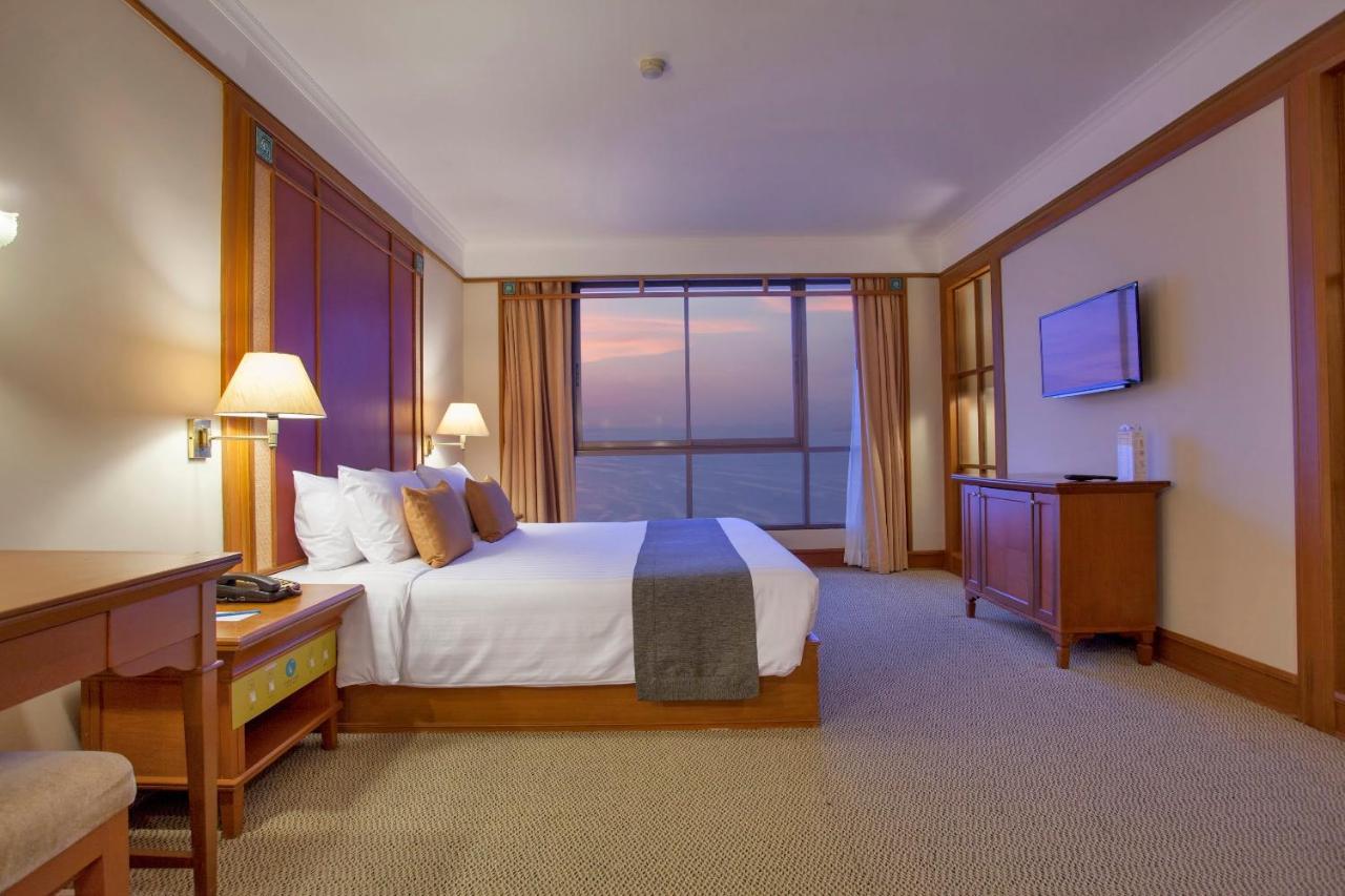 Cholchan Pattaya Beach Resort - Sha Extra Plus Exterior photo Deluxe Ocean View Room
